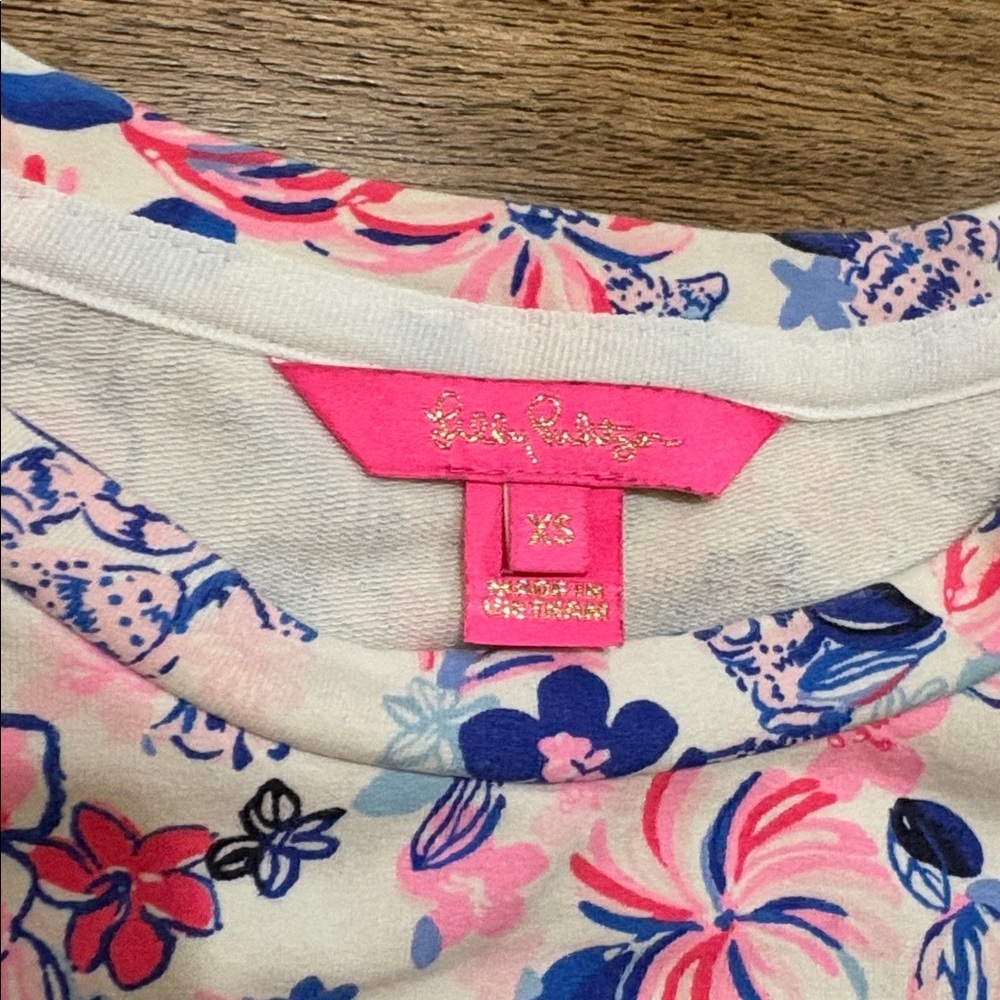Lilly Pulitzer 3/4 Sleeve Sweatshirt size XS. Floral.  Crew neck. Puff sleeves. - Picture 3 of 10
